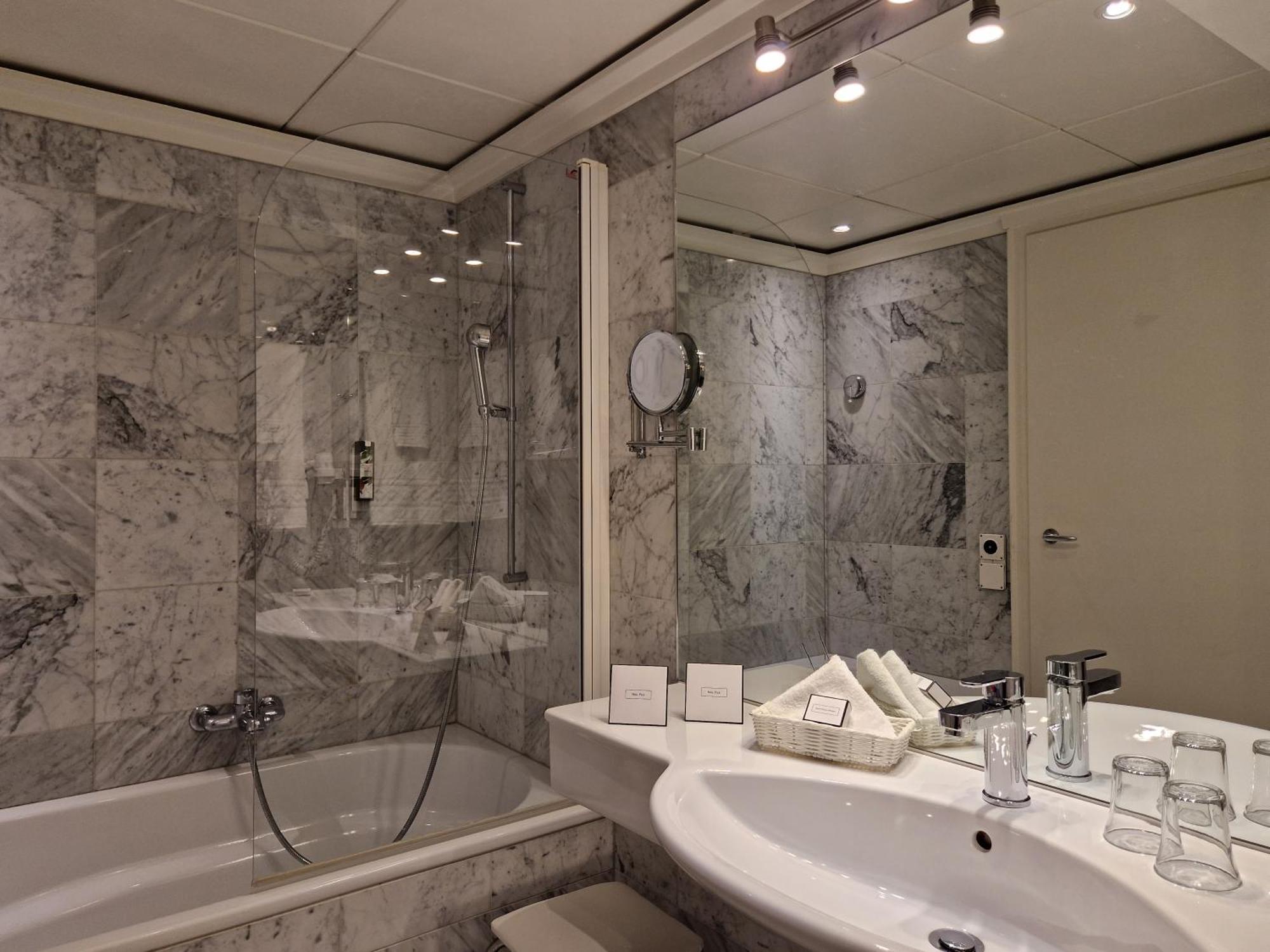 Hotel Athmos La Chaux De Fonds Room photo